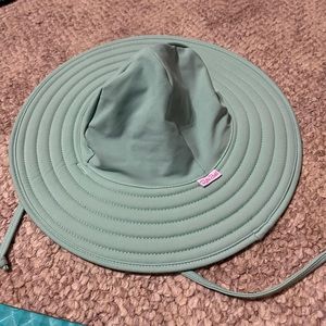 0-12 months Ruffle Butts hat